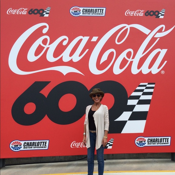 Meet your Posher, Lisa - Picture 1 of 1